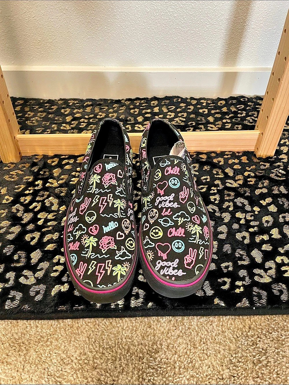 Vans Classic Slip-On Black Neon Sign Print Sneakers US Men’s 9.5 Women’s 11